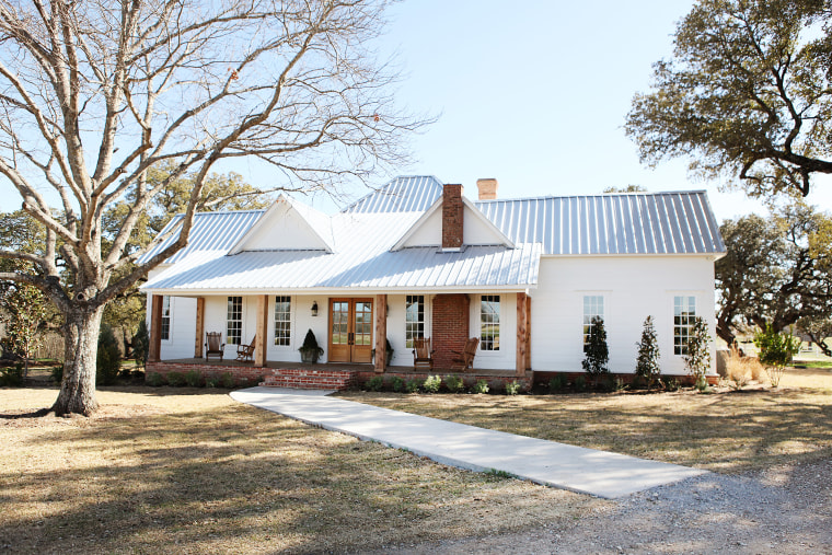 Chip and Joanna Gaines' Farmhouse Makeover