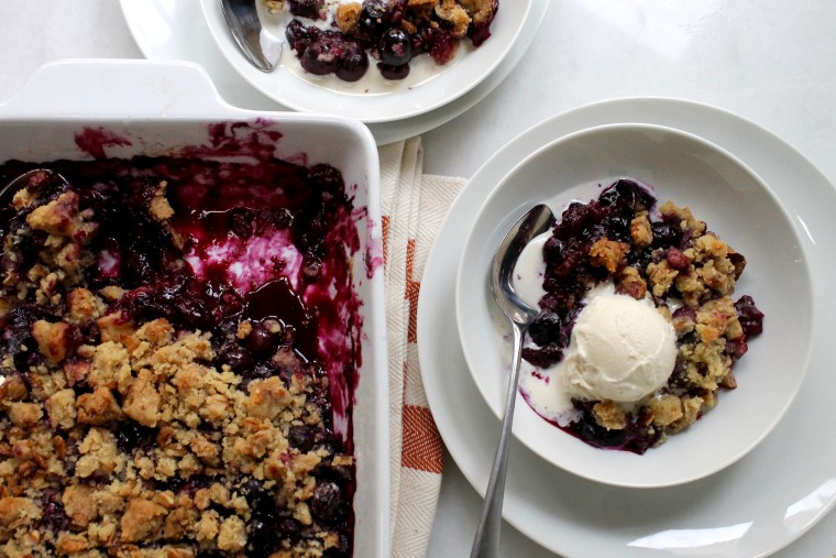 Easy 5-Ingredient Blueberry Crisp