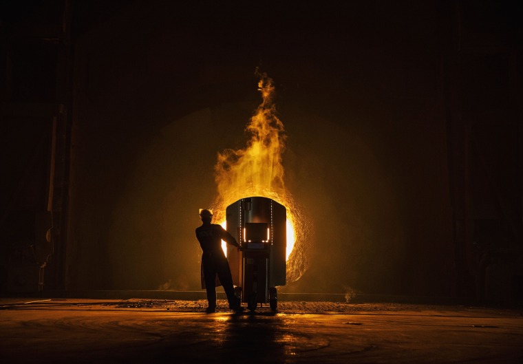 Image:  A worker at the Zhong Tian (Zenith) Steel Group Corporation