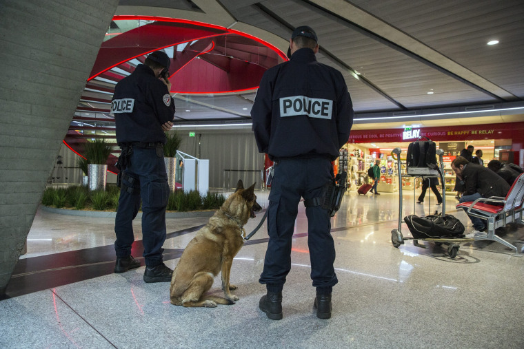 Image: French police officers at Charles de Gaulle Airport on May 19, 2016