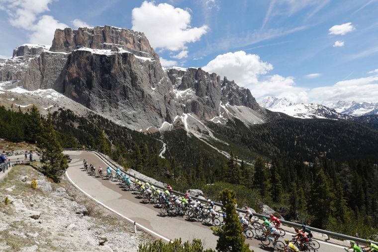 Image: TOPSHOT-CYCLING-ITA-GIRO