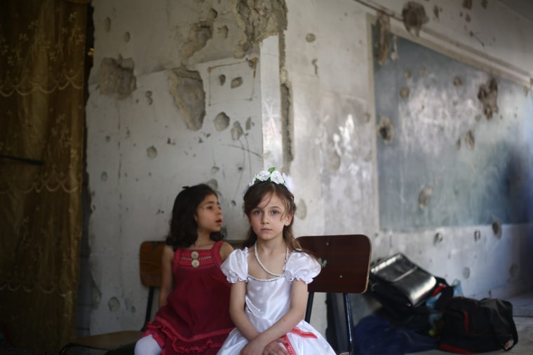 Image: Art Gallery at a damaged school in Douma