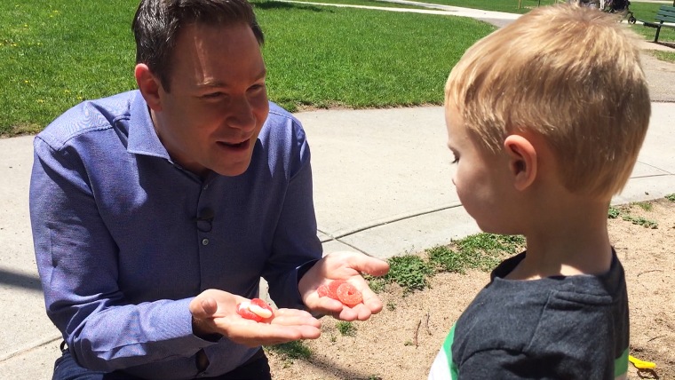 Jeff Rossen shows edible marijuana to a child.
