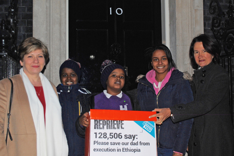 Image: Kids bring petition to 10 Downing Street