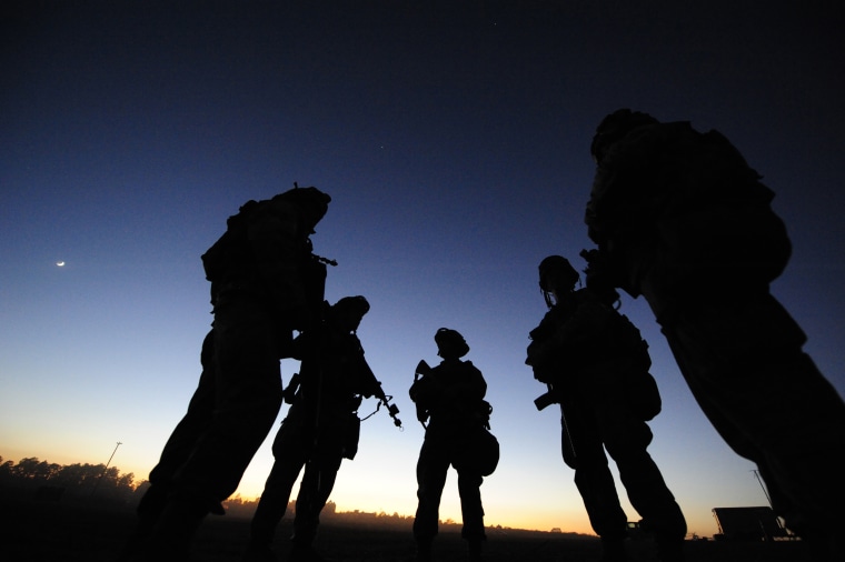 Image: soldiers training