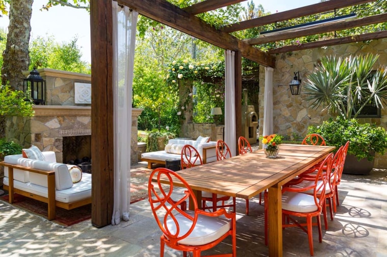 Jennifer Lopez's outdoor dining area