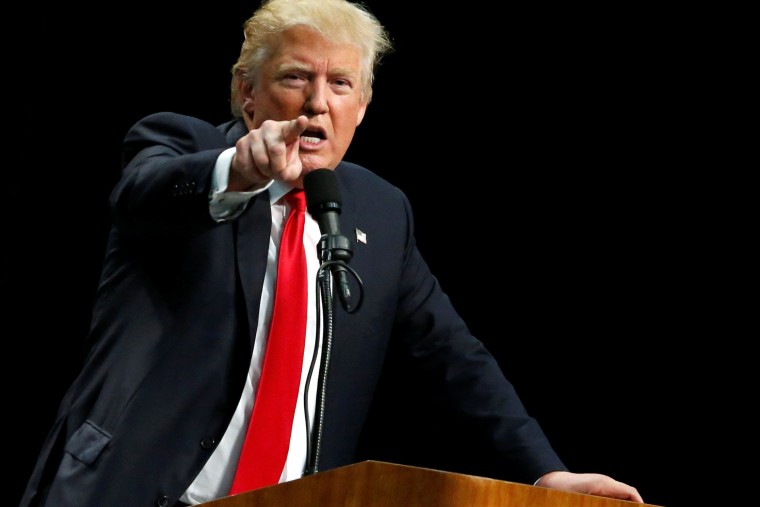 Image: Republican U.S. presidential candidate Donald Trump holds a rally with supporters in San Diego