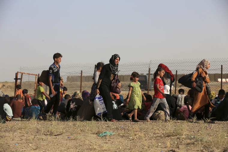 Image: Iraqi families gather outside an Iraqi army military camp near Fallujah