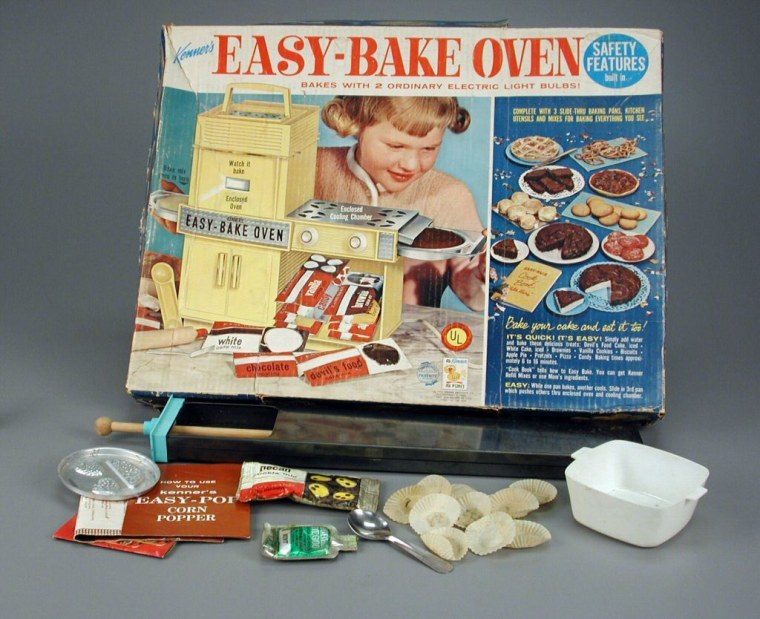 1960 - Easy Bake Oven