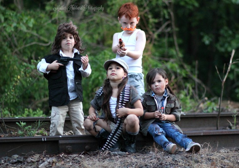 Kids re-enacting famous scenes from 'The Walking Dead'