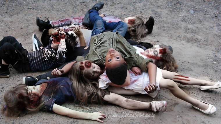 Kids re-enacting famous scenes from 'The Walking Dead'