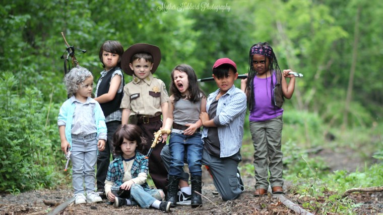 Kids re-enacting famous scenes from 'The Walking Dead'