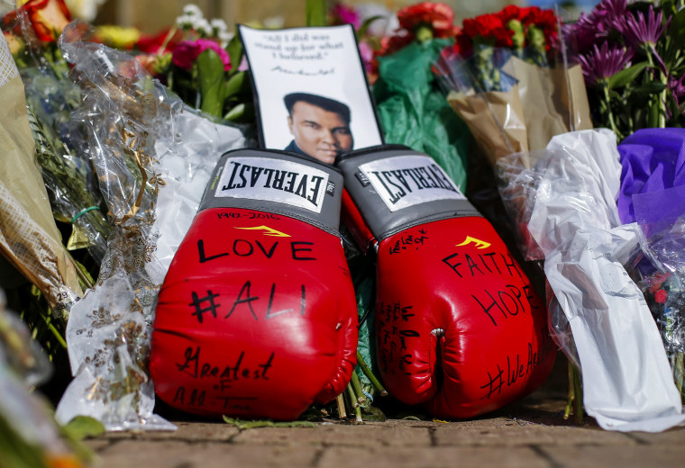Image: Boxing legend Muhammad Ali dies at age 74