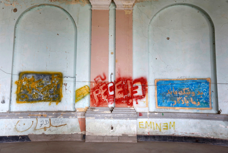 Image: The Wider Image: In the ruins of Kabul's Darul Aman palace