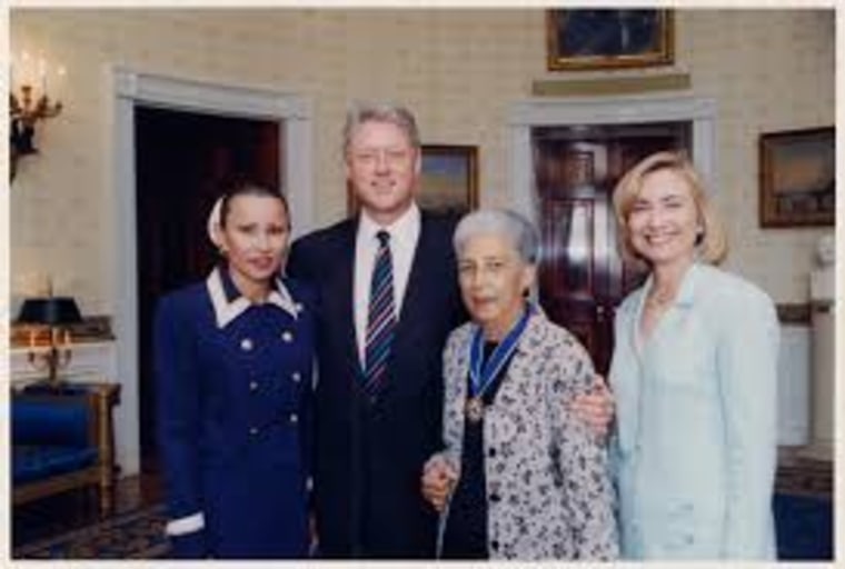 Congresswoman Nydia Velázquez, President Bill Clinton, Antonia Pantoja and Hillary Clinton in the Oval Office.