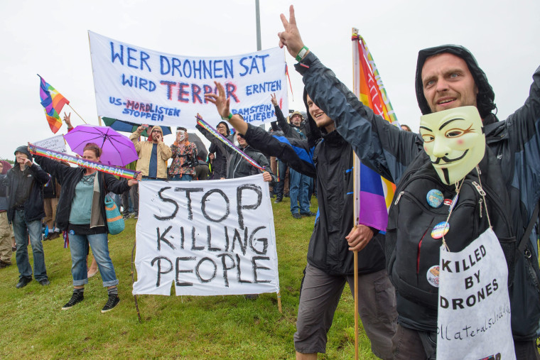 Image: Peace activists demonstrate during a 'Stop Ramstein' campaign