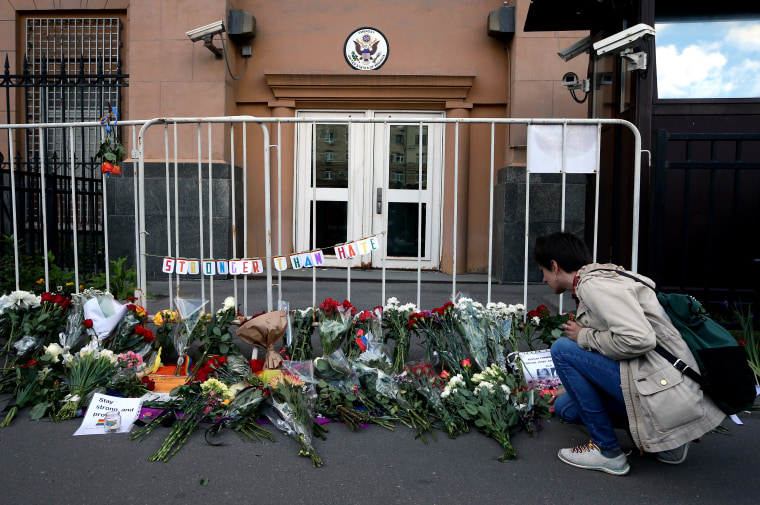 People bring flowers at US Embassy in Moscow to pay tribute to Orlando nightclub shooting victims