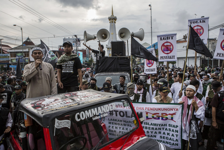 Image: Anti-LGBT activists protest in Yogyakarta