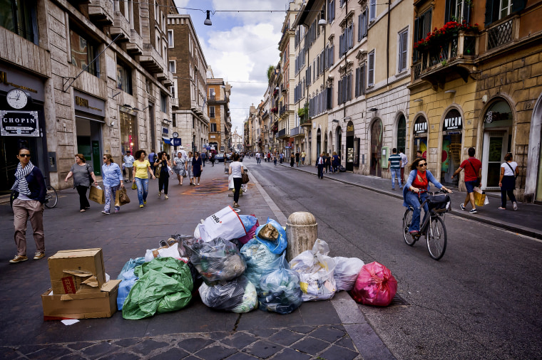 Image: Uncollected trash sits on Via del Corso