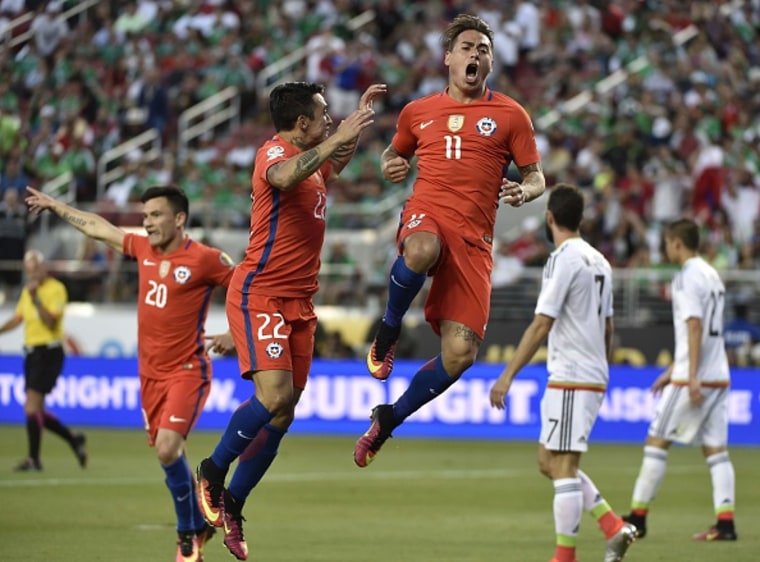 Eduardo Vargas Celebrates Chile Goal Against Mexico - COPAM2016-MEX-CHI
