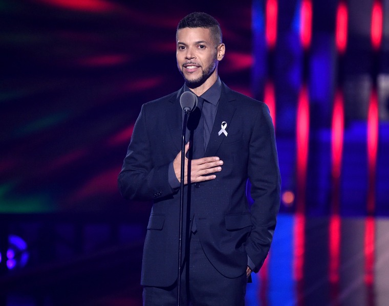 Wilson Cruz speaks at the 2016 Logo TV Trailblazer Honors