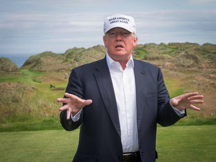 Image: BRITAIN-US-REPUBLICAN-TRUMP-GOLF