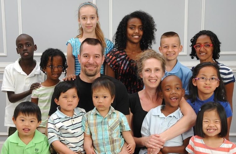 Rebecca and Darren Maas with their twelve children.