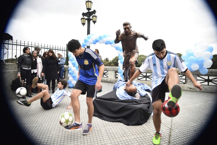 Lionel Messi Statue Unveiled in Buenos Aires