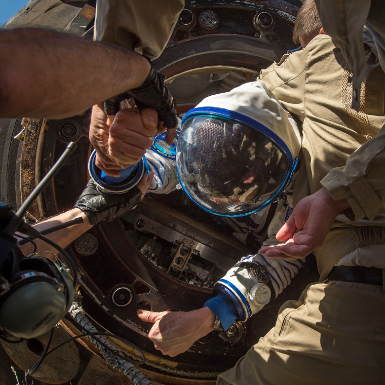 Image: Expedition 47 Soyuz TMA-19M Landing