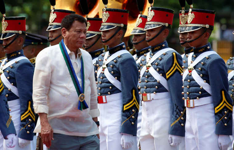 Image: Philippines President Rodrigo Duterte and military cadets