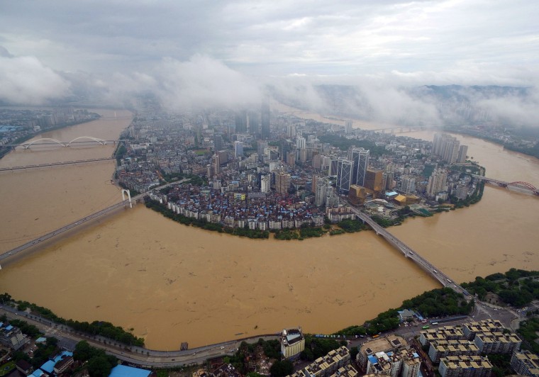 Image: TOPSHOT-CHINA-WEATHER-FLOOD