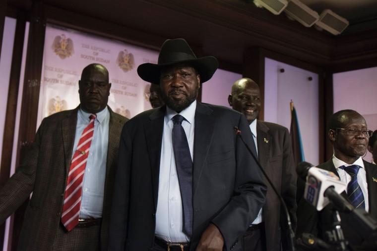 Image: South Sudan President Salva Kiir (C)