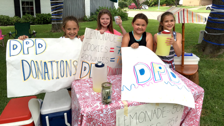 Girls Raise $10,000 for Dallas Police With Lemonade Stand