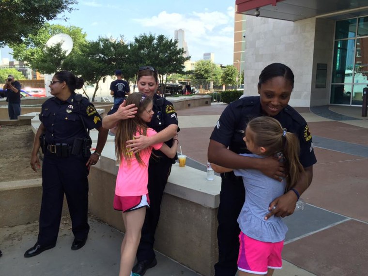 Girls launch lemonade stand to raise money for Dallas police