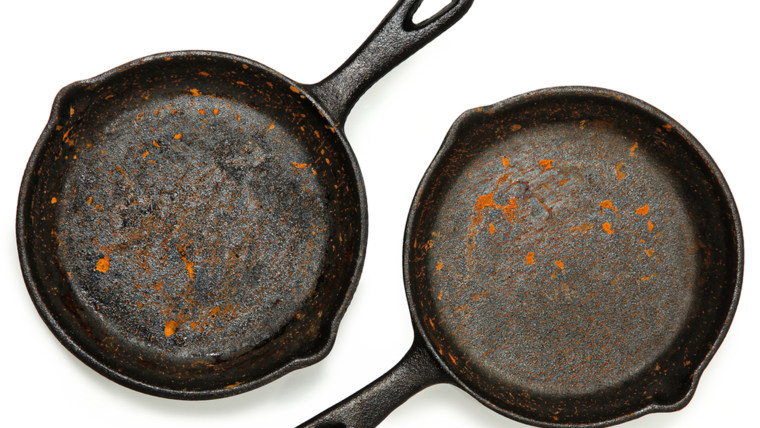 https://media-cldnry.s-nbcnews.com/image/upload/t_fit-760w,f_auto,q_auto:best/newscms/2016_28/1142791/cast-iron-skillet-pan-stock-today-160713-tease.jpg