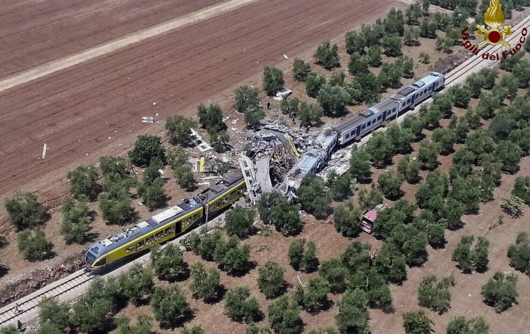 Image: Italy train crash