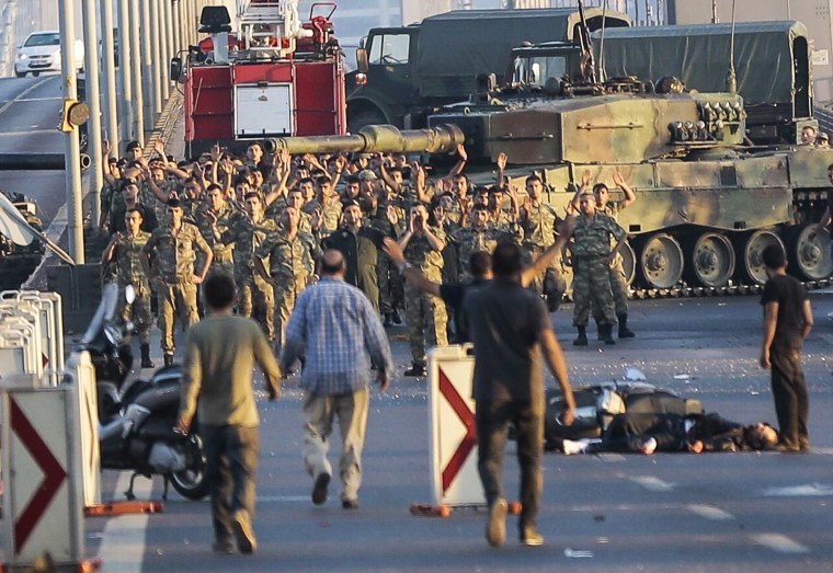 Image: Turkish soldiers surrender after coup