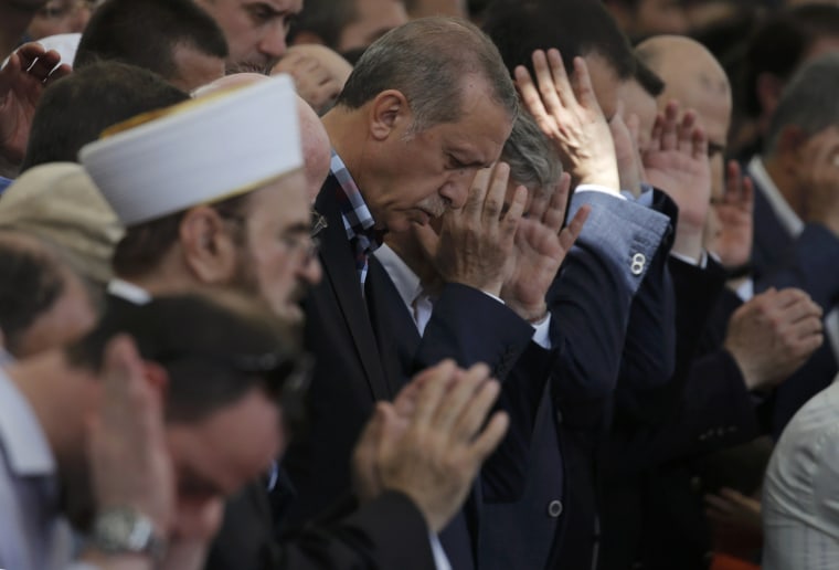 Image: Turkish President Erdogan prays at a funeral service for victims of the thwarted coup in Istanbul