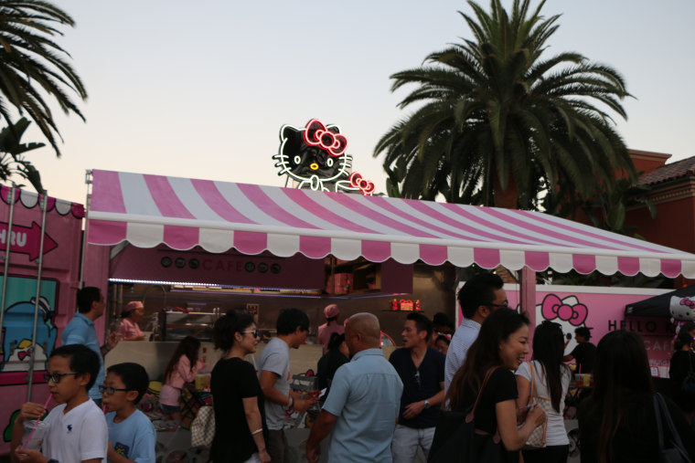 Hello Kitty Outdoor Cafe A Grand Experience In Orange County