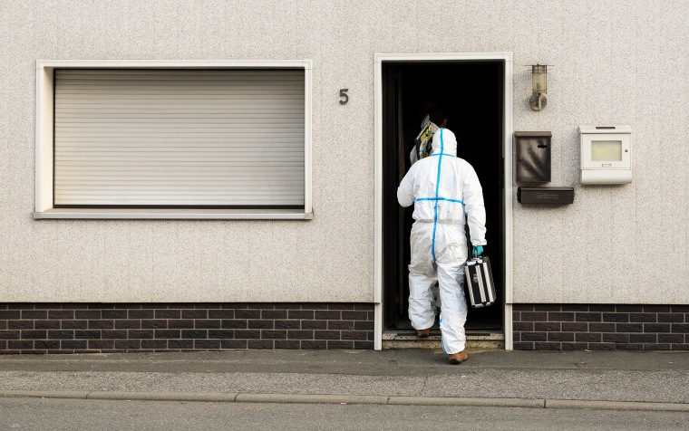 Image: Police investigator enters home in Wallenfels, Germany