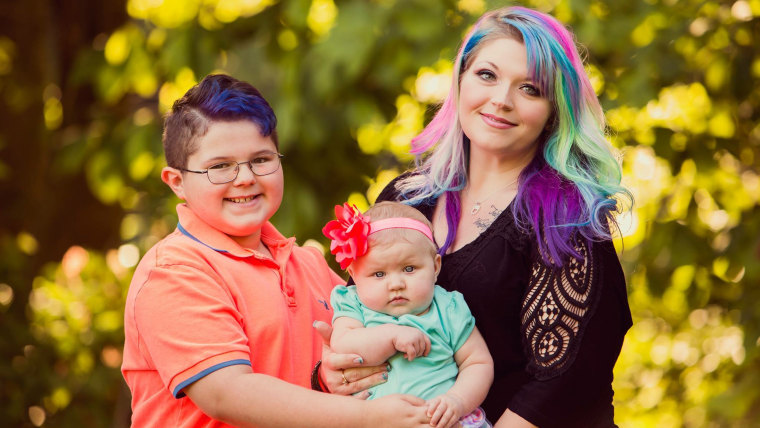 Nurse's powerful response to woman shocked she's allowed to do her job with dyed hair.