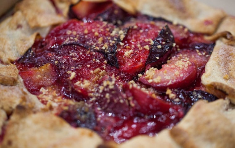 Delicious and easy plum tart