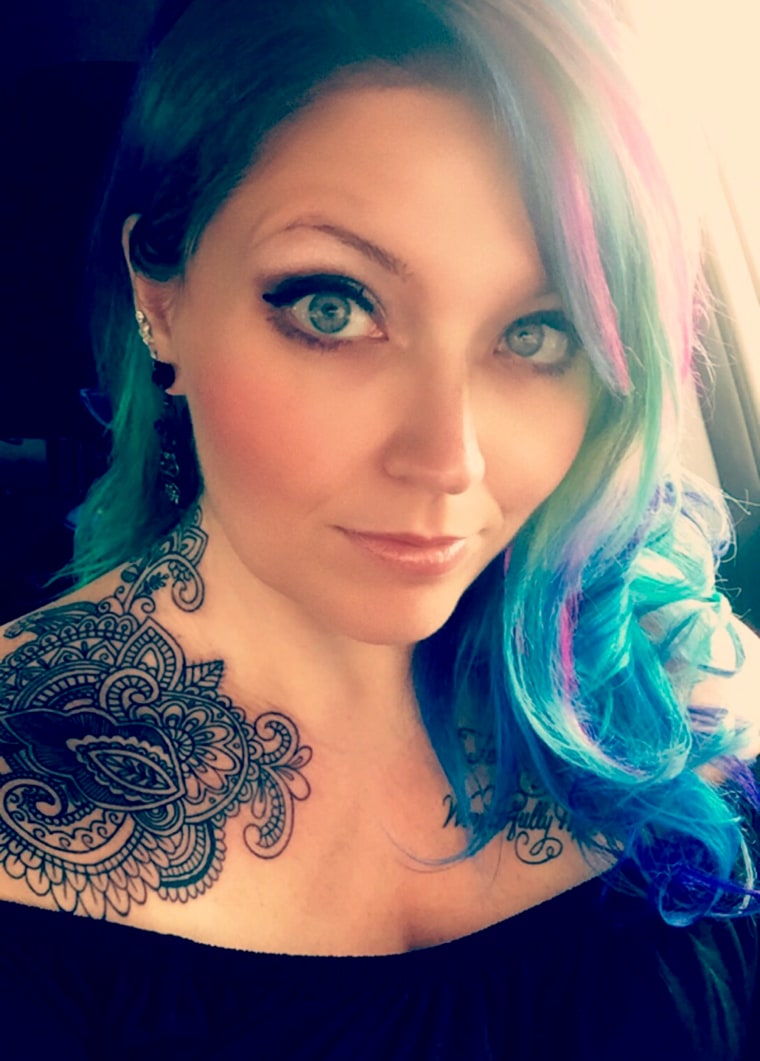 Nurse's powerful response to woman shocked she's allowed to do her job with dyed hair.