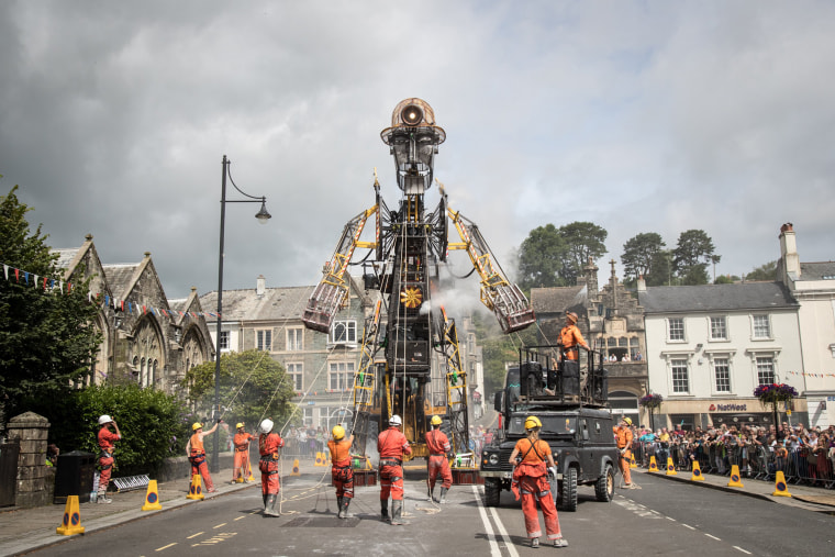 Image: *** BESTPIX *** Giant \"Man Engine\" Mechanical Puppet Unveiled To The Public