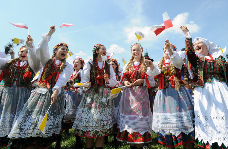 Wednesday in Pictures: Polish Dancers Welcome the Pope and More