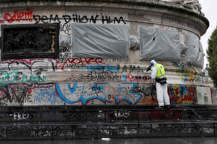 Image: TOPSHOT-FRANCE-ATTACK-TRIBUTE