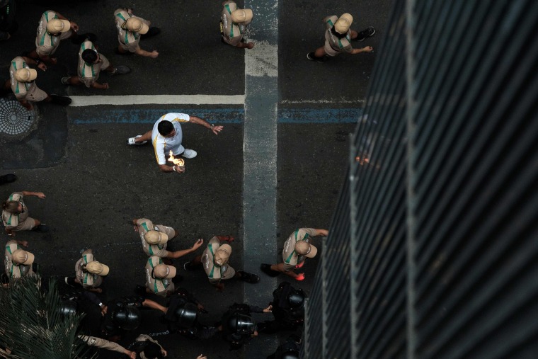 Image: TOPSHOT-OLY-2016-RIO-TORCH