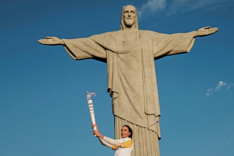 Image: OLY-2016-RIO-TORCH-CHRIST