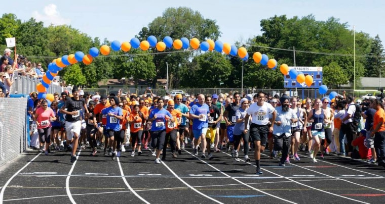 The starting line of the Chardhi Kala 6k Run/Walk to honor the memories of six Sikh Americans kill in a shooting at a Sikh temple.