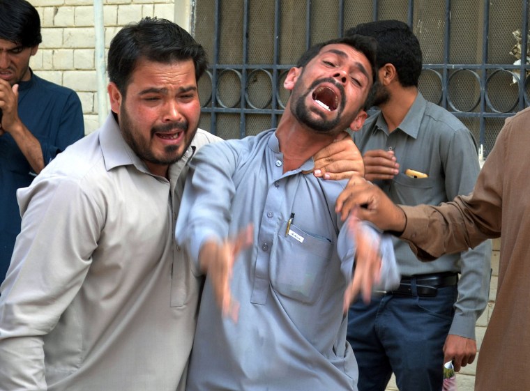 Image: Aftermath of bomb at hospital in Quetta, Pakistan